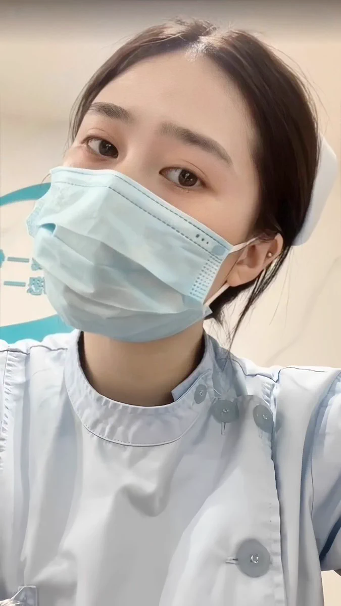 中午本想躲个清净休息一下，没想到主任突然找上门来，说要带我一起“运动”拒绝了三次最后还是答应了……高潮抽搐了三次😍后入用力顶住我的那一瞬间让我满身疲惫烟消云散~不得不说，这样的运动方式，我有点迷恋~想要来一起试试吗！ https://t.co/TN9jeTyozc