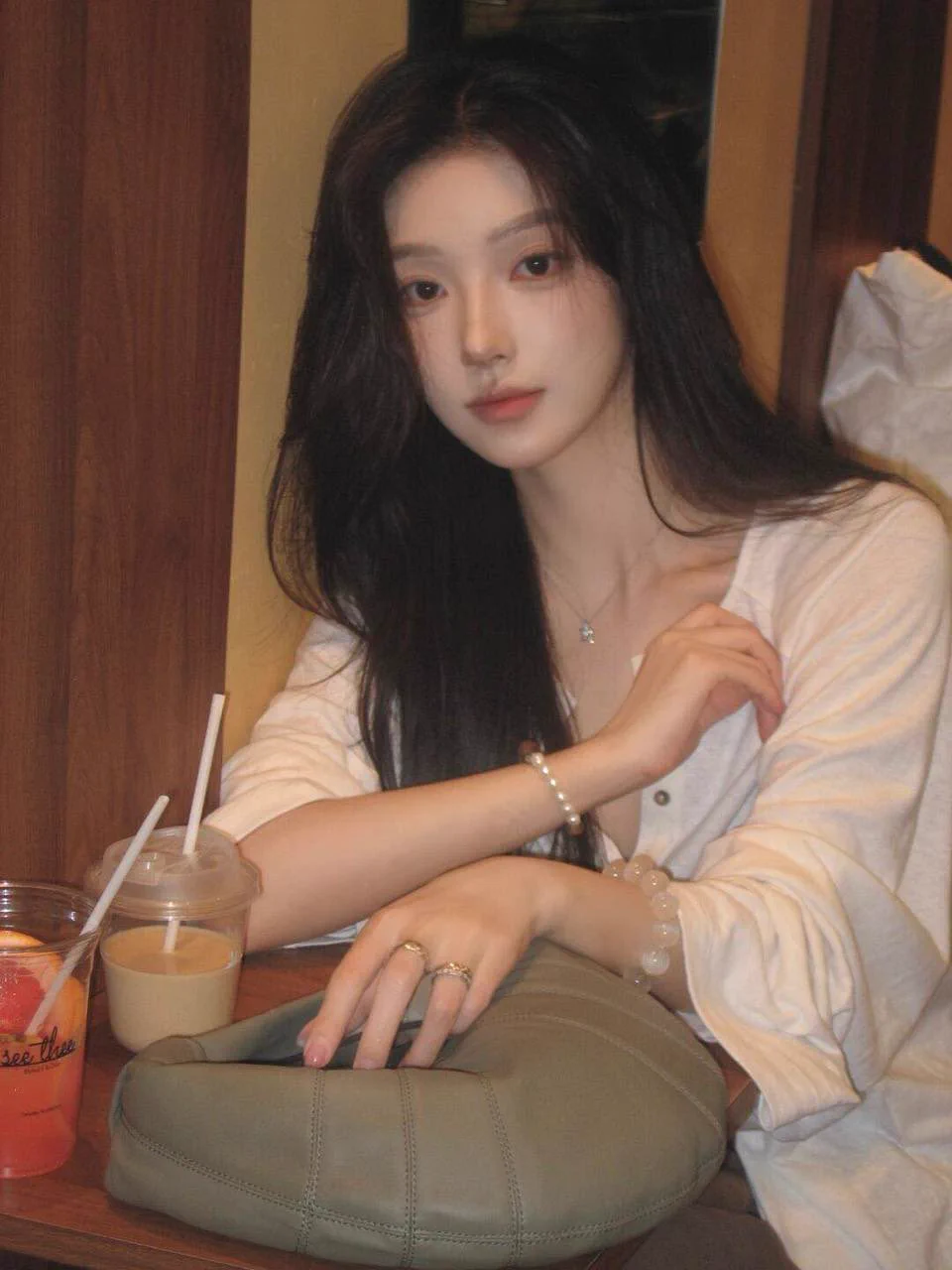 #上海气质原生脸   兼职仅预约                      媚眼如丝 杏脸桃腮 柳腰 马甲线  酒杯腿 169cm x 95斤x D • 签约达人博主&amp;模特• 02年  嫩滑如玉• 双一流美院  艺术系🛰️：h828278🐧：1049257842看照门槛🚪100（永久有效）备注zfb口令🧧添加➕✈️：https://t.co/S328t73gnG https://t.co/GUV8Y1UHw3