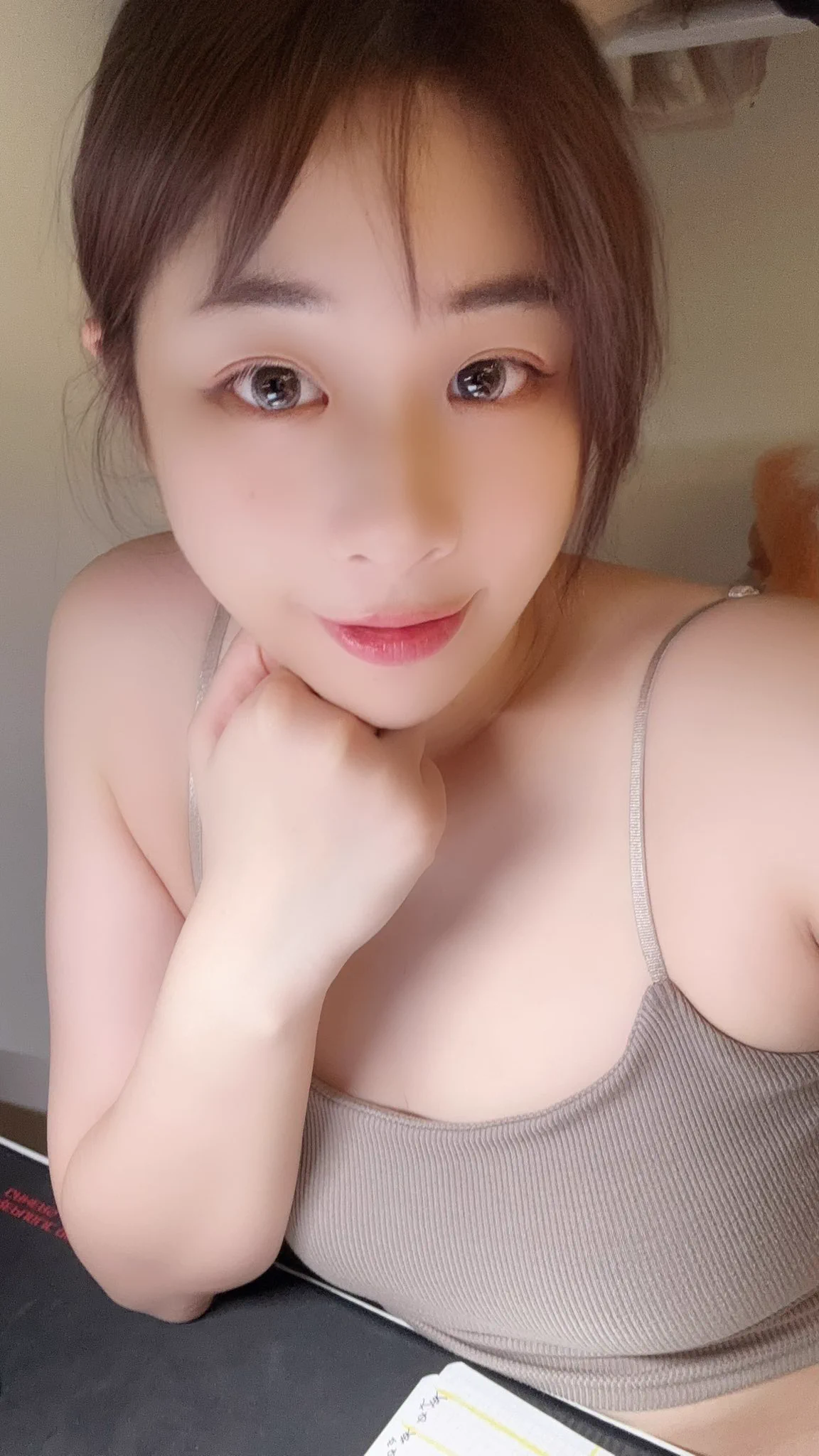 裝認真，其實心思早就不在書上了你想知道我在想什麼嗎～😈 https://t.co/6mYrvfc2T7