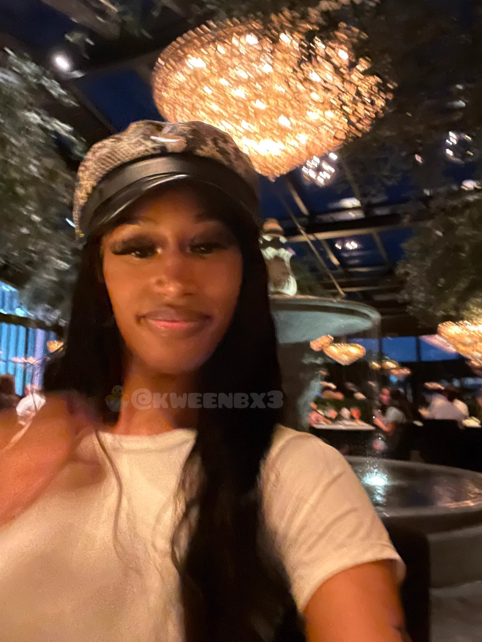 The face 👸🏽 &amp; the 🐱 https://t.co/3R9VujuUk6