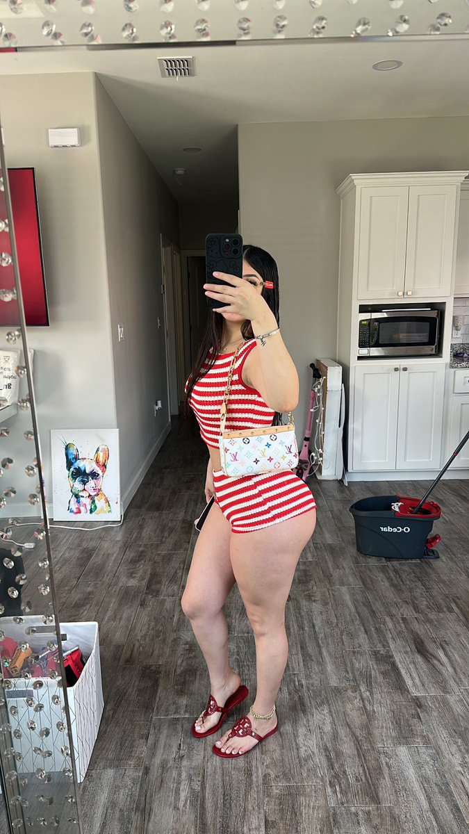 Cum in me 🍒 or pull out ? https://t.co/hyWKwV37jW