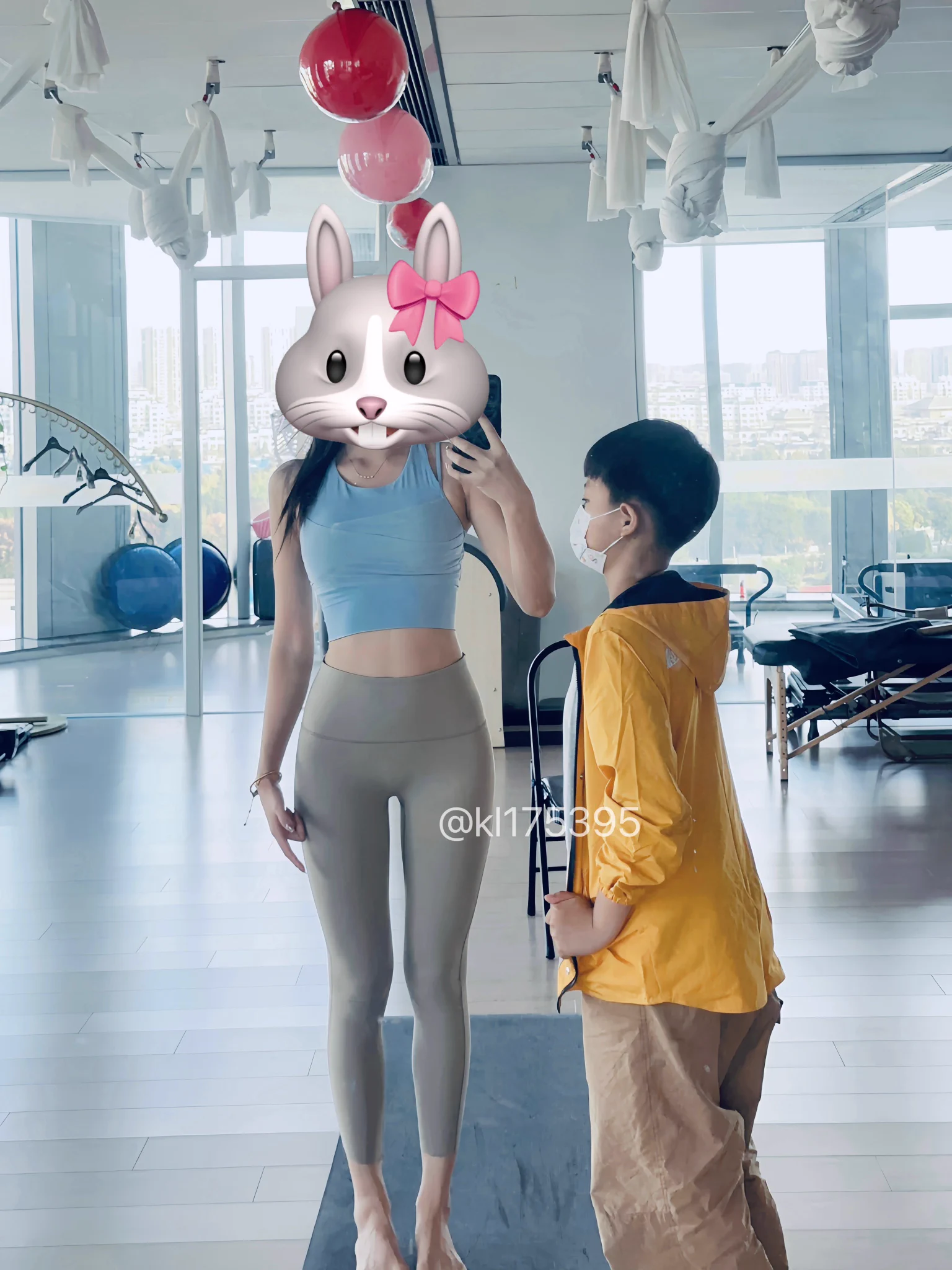我除了胸小了点，身材还是保持不错的 https://t.co/tTFNYhTRs4