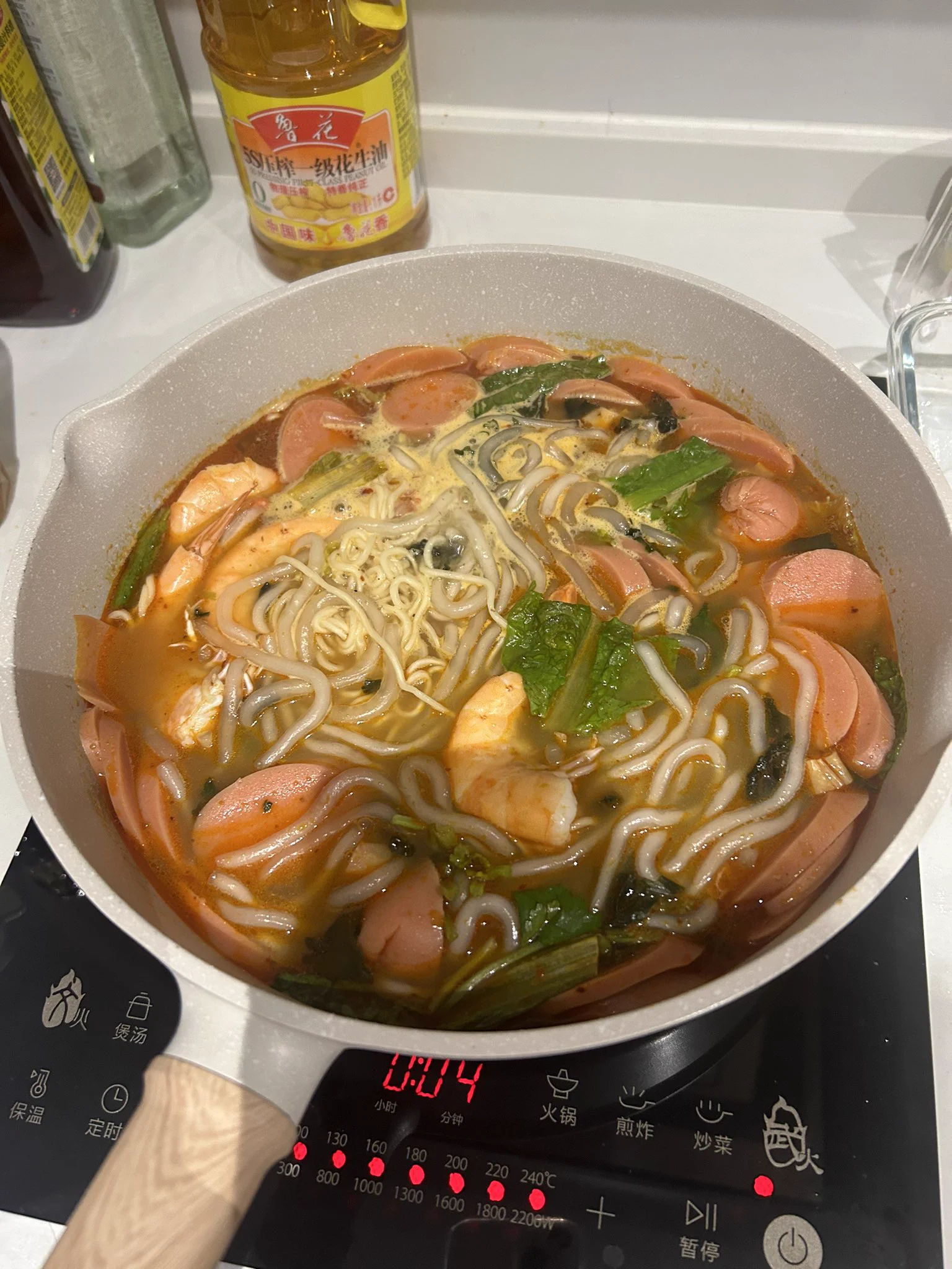 我煮的鲜虾火腿肠顶配土豆粉（外面吃不到 https://t.co/XYy5nOzmrn
