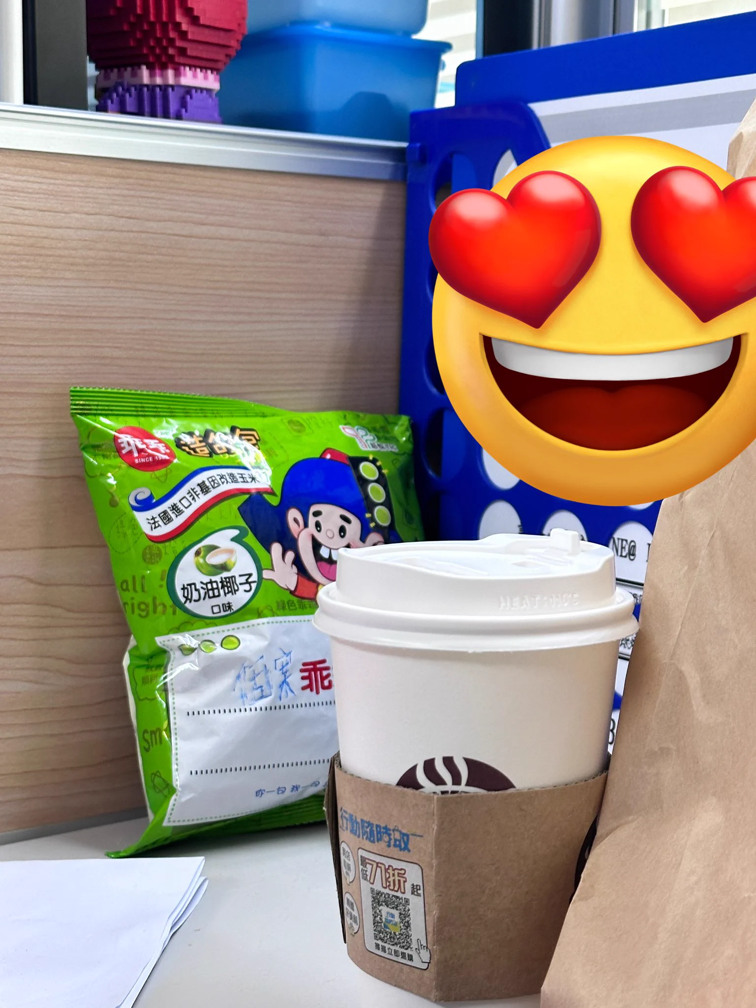 狗狗每天早上都會去7-11買熱拿鐵去久了 店員記得狗狗了🤣現在一進去都說大熱拿來了🤣🤣🤣早安呀～～ https://t.co/qIJ2qY4HkE