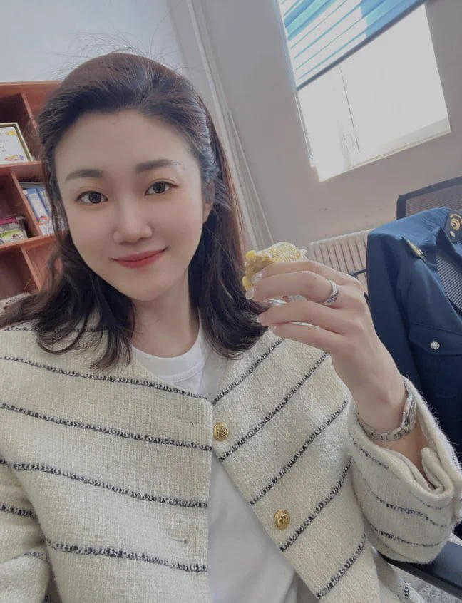 推荐已婚少妇一名 绿帽女 有性瘾 婚姻没灭她性欲，只让她更饥渴，喜欢的推友冲推特号：@washington18210电报私信：https://t.co/LYcIjesW8K https://t.co/0ZWLcroDZ2