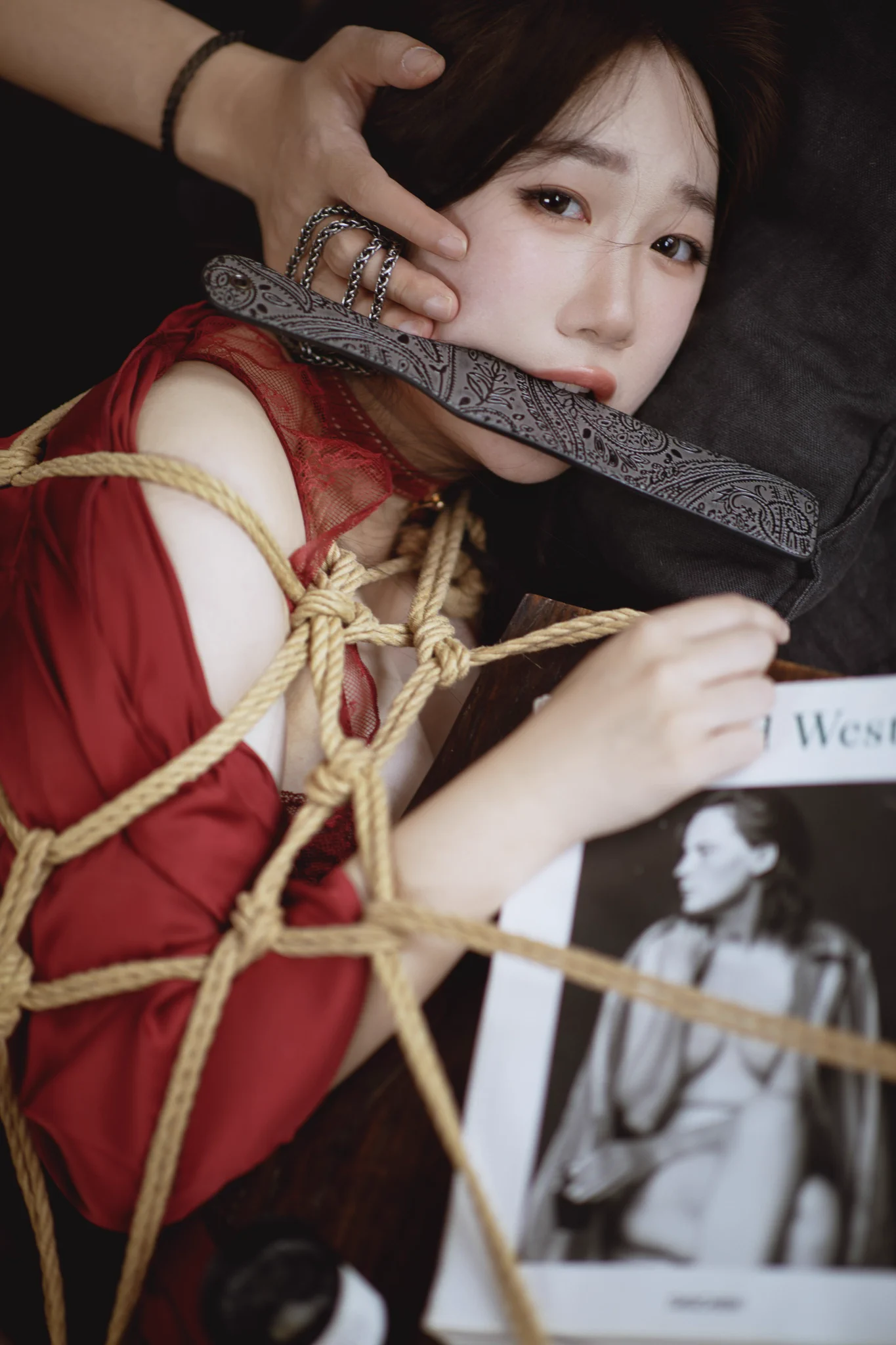 犹怜———Rope：@ShibariLeo Photographer：@Anosayhii ———『赤章』皮拍来自#契野QiYe @QiYeDZ888 ———@Fengsiyuan @tbzt2024 @007share @wqganenshi_ https://t.co/Zjce1mr9gC