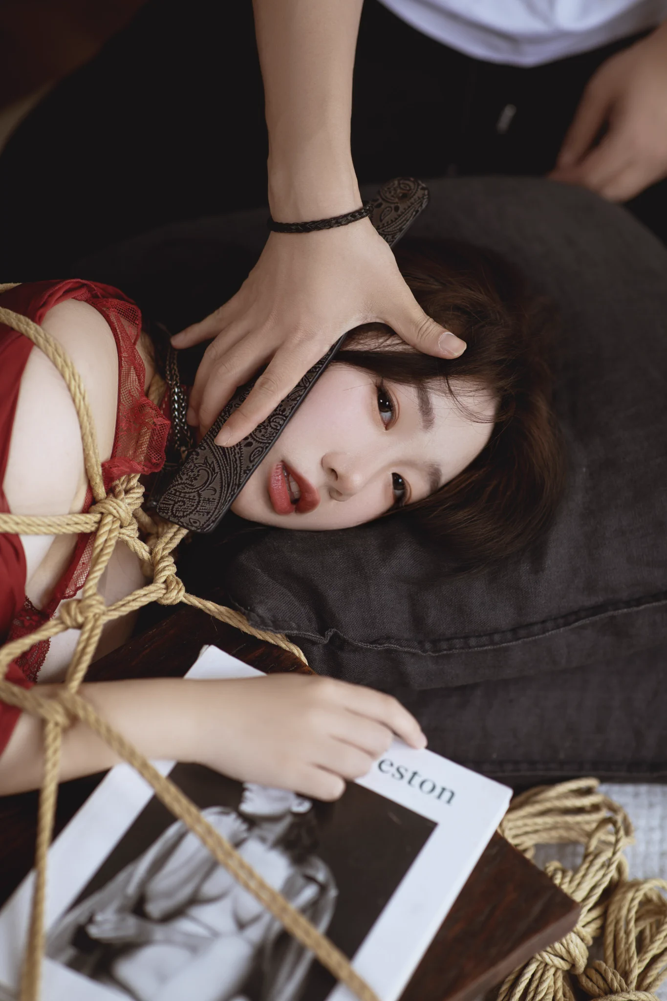 犹怜———Rope：@ShibariLeo Photographer：@Anosayhii ———『赤章』皮拍来自#契野QiYe @QiYeDZ888 ———@Fengsiyuan @tbzt2024 @007share @wqganenshi_ https://t.co/Zjce1mr9gC