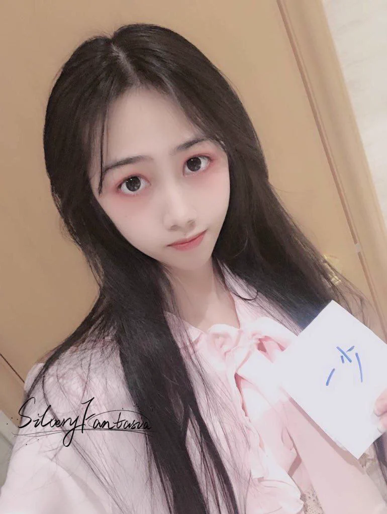 人前乖乖女，人后骚浪贱的少妇母狗，皮肤超好，白白嫩嫩的，大奶御姐，被口爆，颜射，射的头发上到处都是（照片98张，视频42段） 完整版主页提取 https://t.co/F0xIhH2Uuj