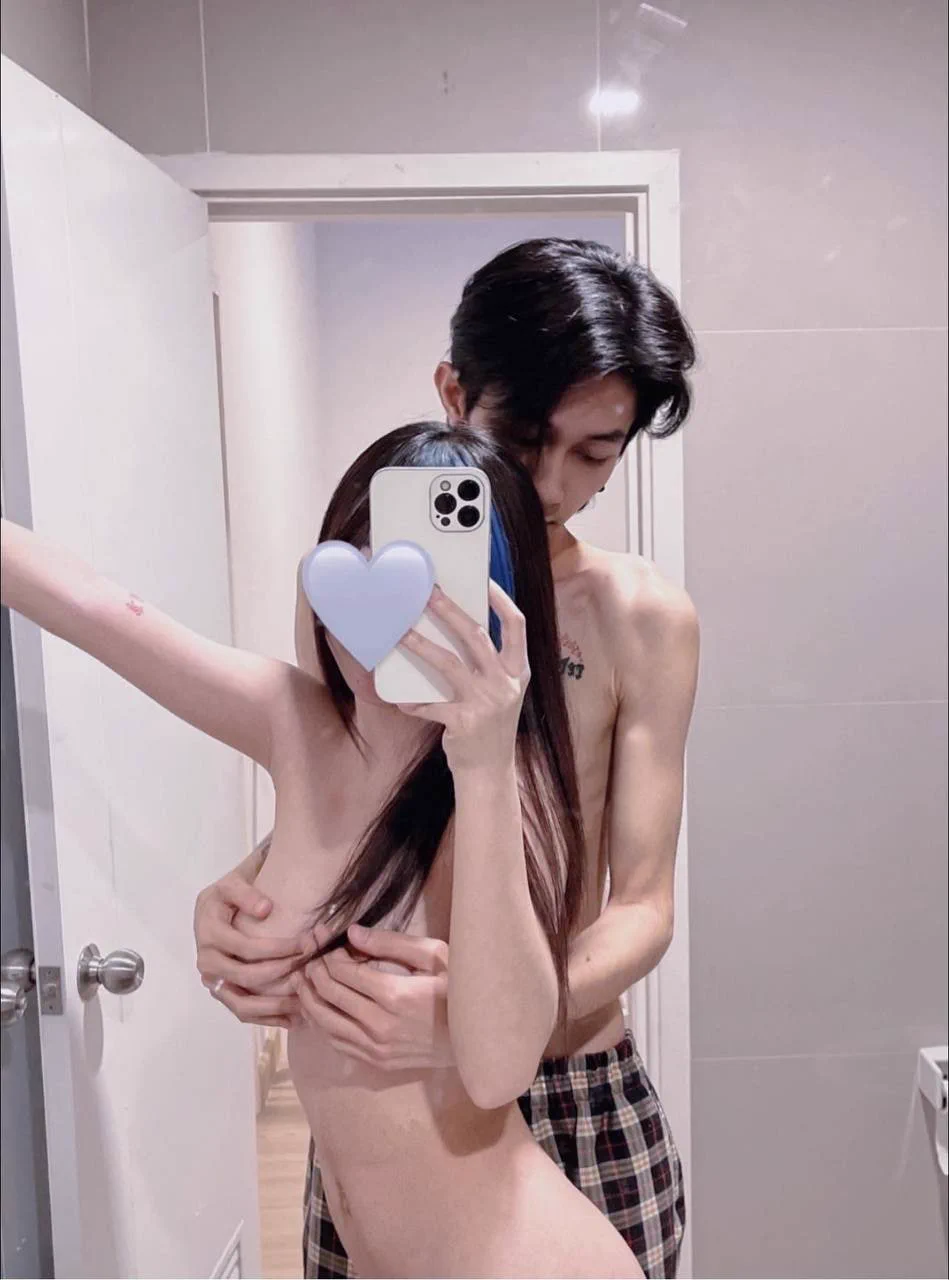我没开玩笑私信我真的会给你们发裸照色图的。😋 https://t.co/xrikzeiyrj