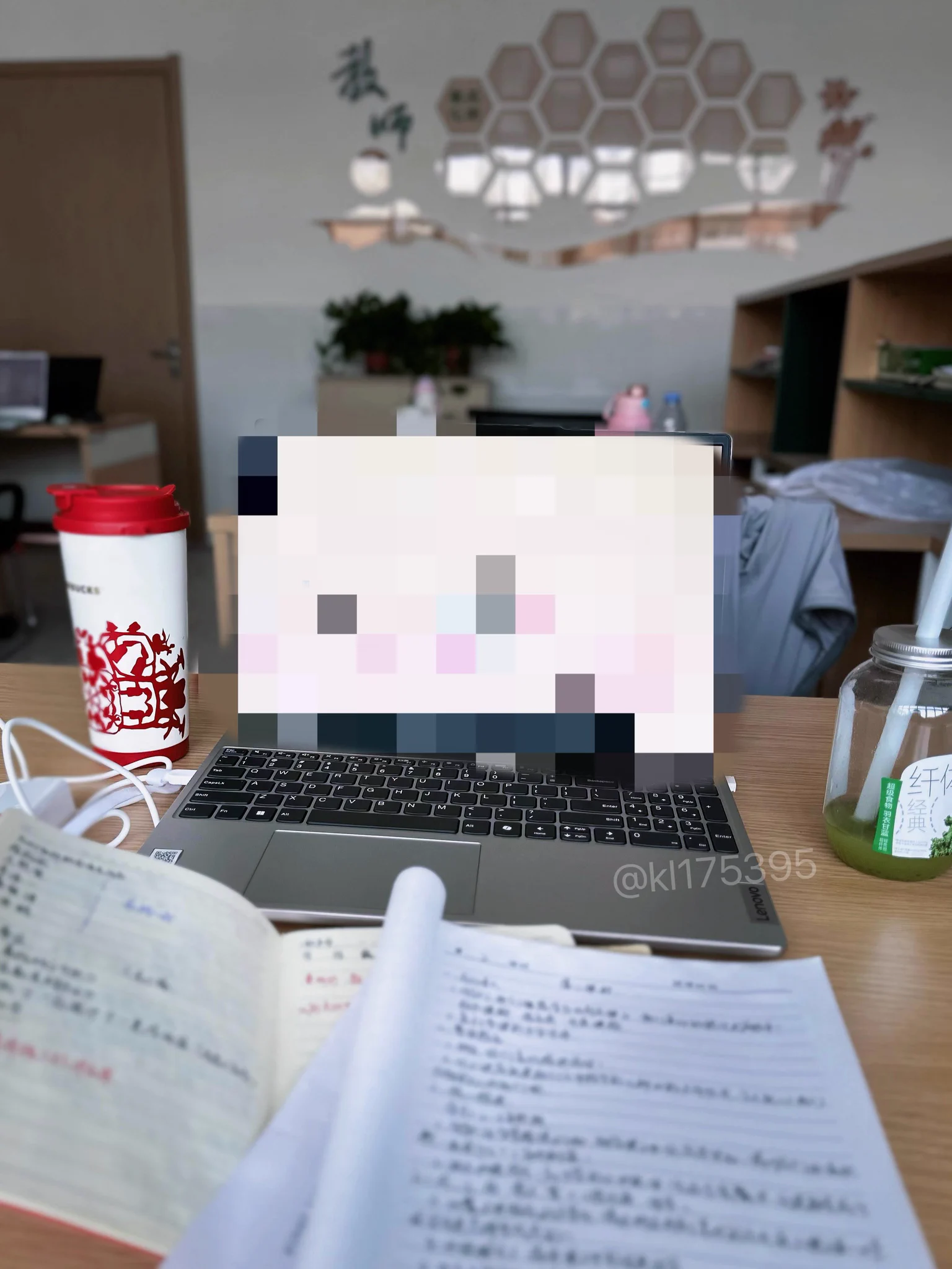 自从做了🐔现在无心上班了 https://t.co/3fSkiQvxEh