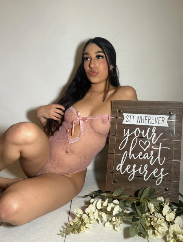 Petite women ❤️‍🔥😍 @ijustneedee https://t.co/N2RZCNUoFN