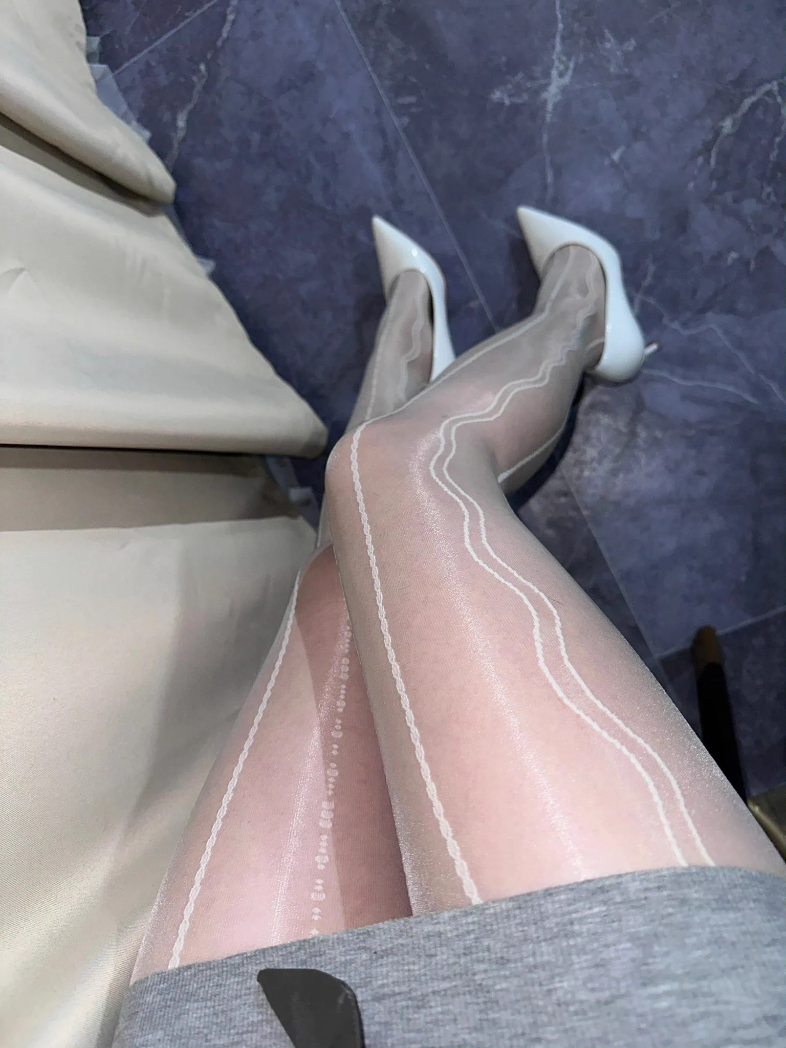 丝袜是必须要有的，鞋子也是要好看的。#丝袜 #原味 #线下 https://t.co/ZWUWcefWKe