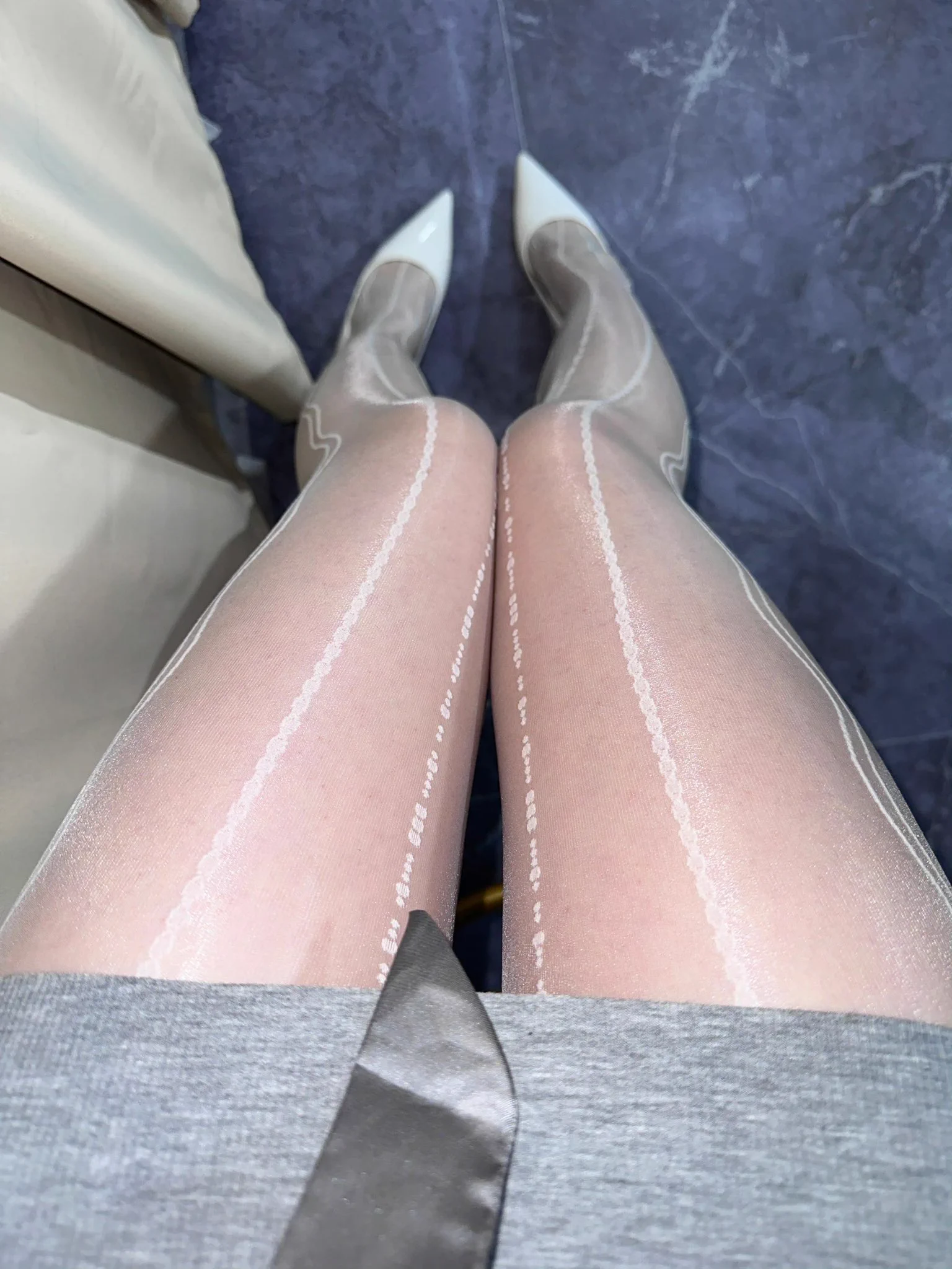 丝袜是必须要有的，鞋子也是要好看的。#丝袜 #原味 #线下 https://t.co/ZWUWcefWKe