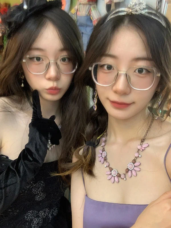 来一对好兄弟，能共同插我们姐妹的！😂 https://t.co/5SvIPCgFFl