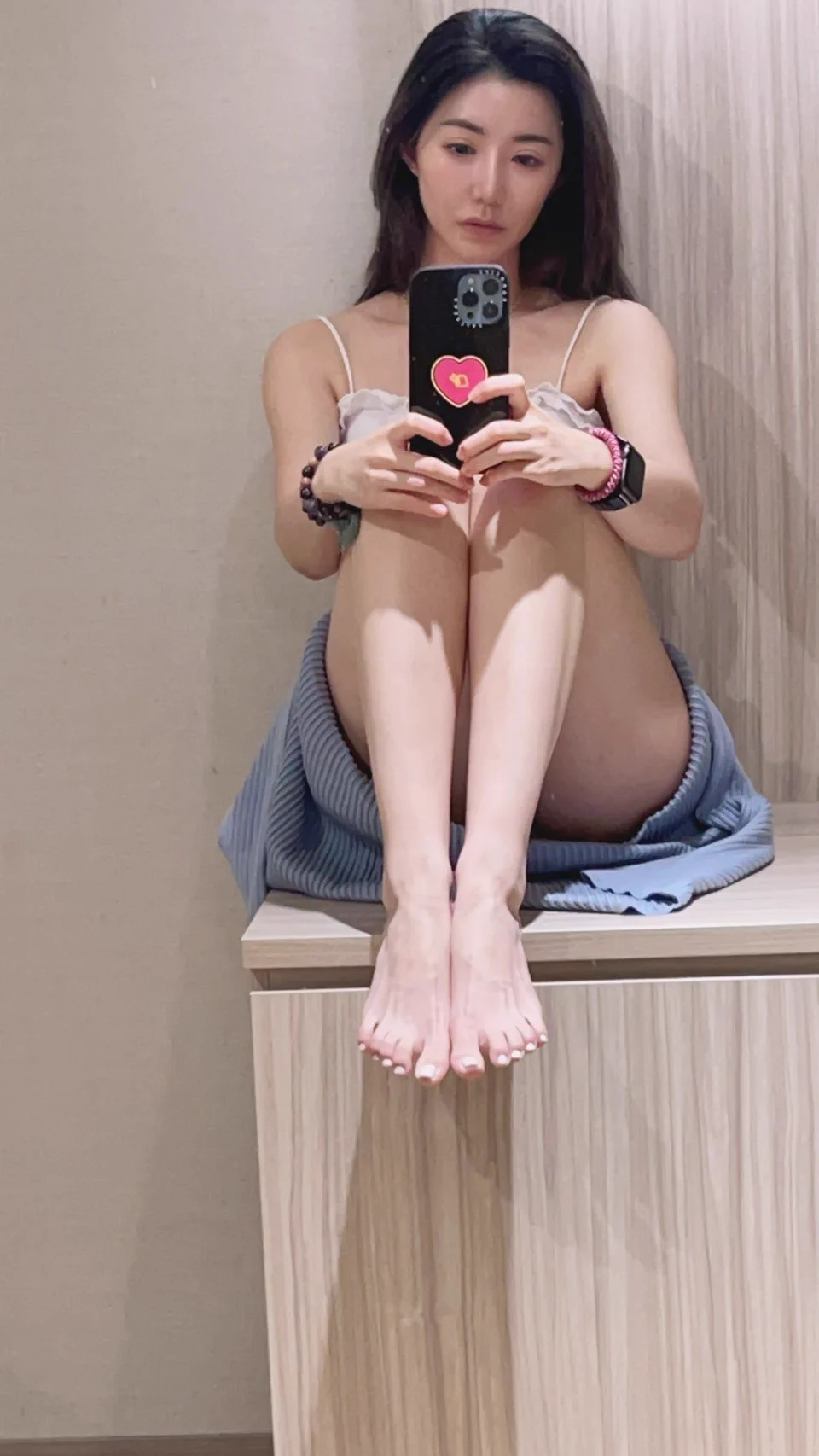一個人孤單的坐在這裡... https://t.co/ArSjozheHb