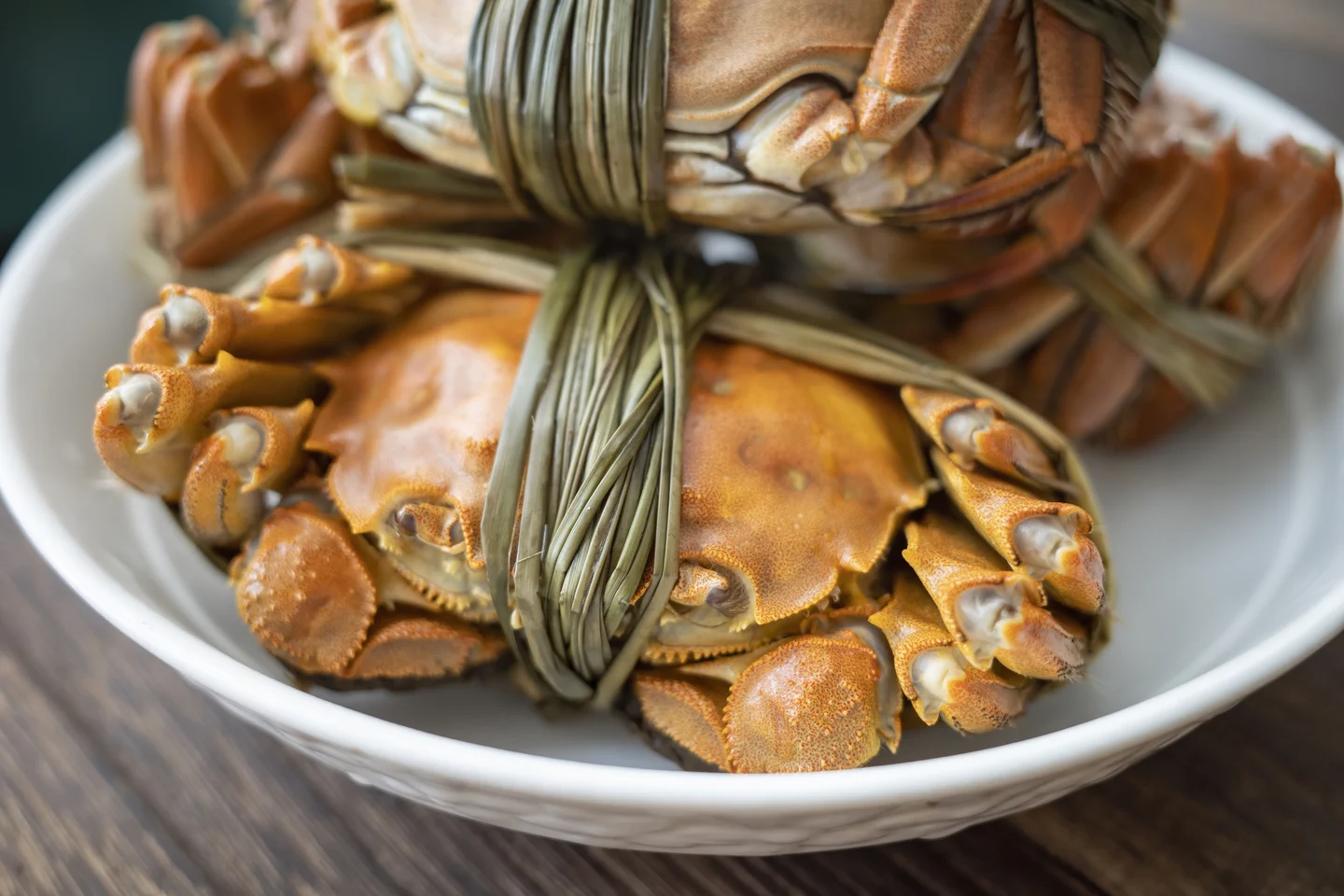 🦀 When #Dongying city's Yellow River estuary hairy crabs meet #Malaysia's spicy chili crabs, it's a real clash of flavors! Sweet, steamed delicacy versus bold, fiery stir-fry – both are irresistibly delicious in their own unique way! #DongyingCuisine [📷/VCG] https://t.co/UaK9TV3lrX