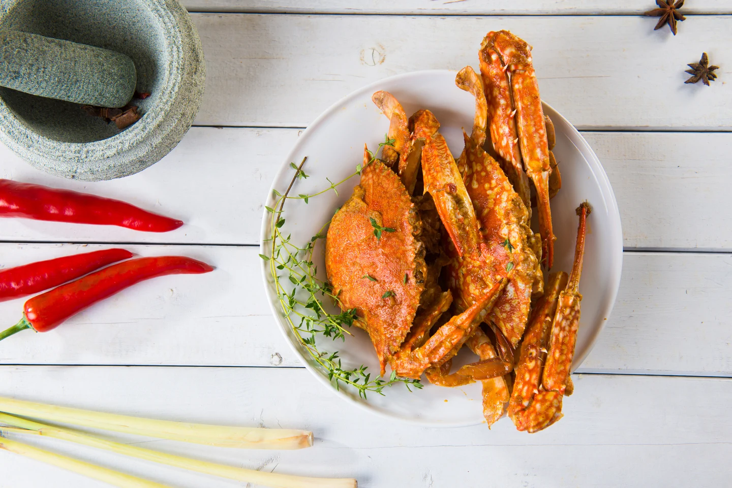 🦀 When #Dongying city's Yellow River estuary hairy crabs meet #Malaysia's spicy chili crabs, it's a real clash of flavors! Sweet, steamed delicacy versus bold, fiery stir-fry – both are irresistibly delicious in their own unique way! #DongyingCuisine [📷/VCG] https://t.co/UaK9TV3lrX