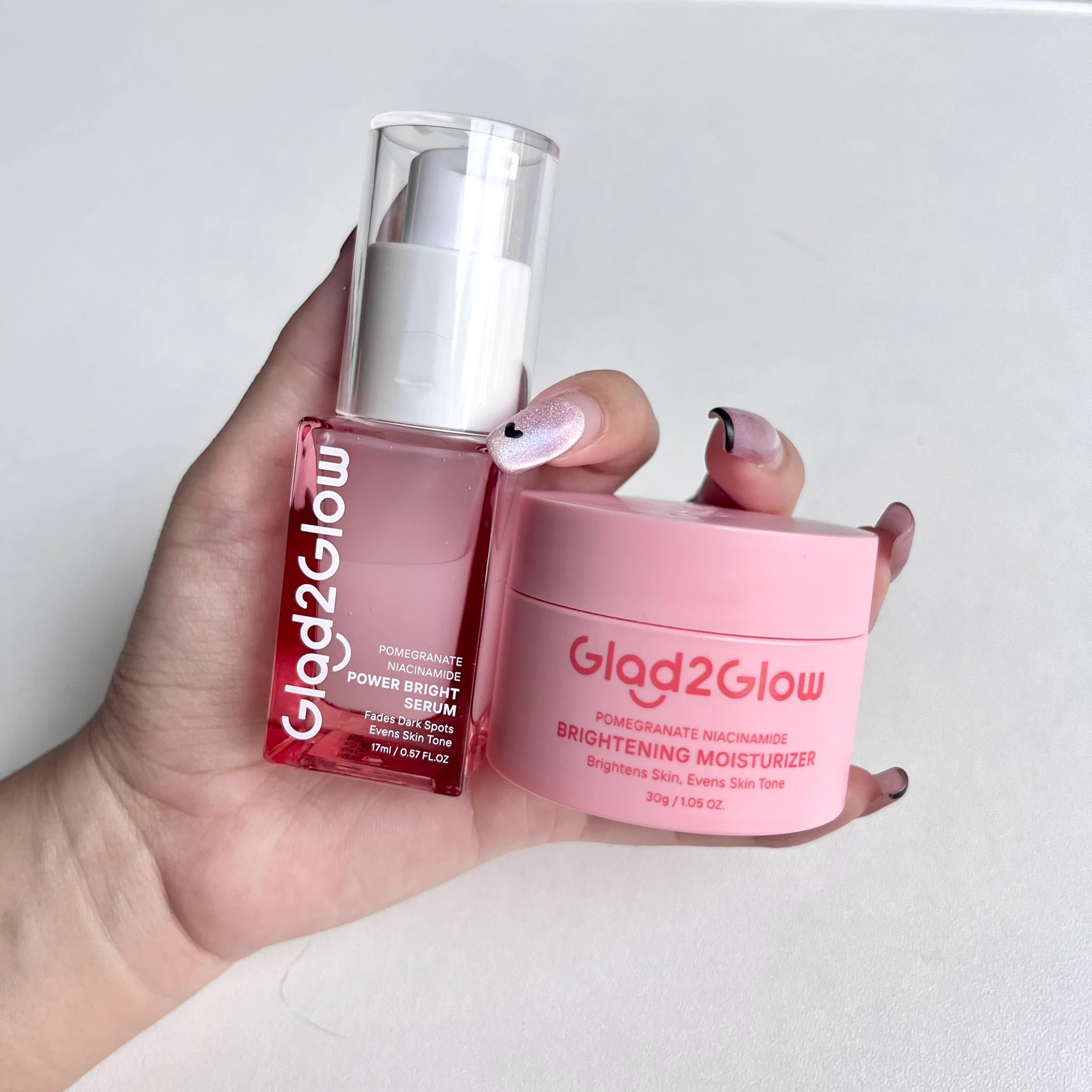 ป้ายยาาาา เซรั่ม Niacinamide + มอยเจอร์ ของ Glad2Glow คือบับบแกทำไมดีอย่างงี้ เป็นคู่หูที่ใช้บำรุงผิวหลักๆๆๆ หลังเที่ยวสงกรานต์เลยแหละ บำรุงให้ผิวใสผิวฉ่ำชุ่มชื้นขึ้น ลดรอยดำ สีผิวหมองคล้ำจากแดดได้ไวมากกกกก ประทับใจอ่ะ #ของดีบอกต่อ https://t.co/Pt50gjpDvn