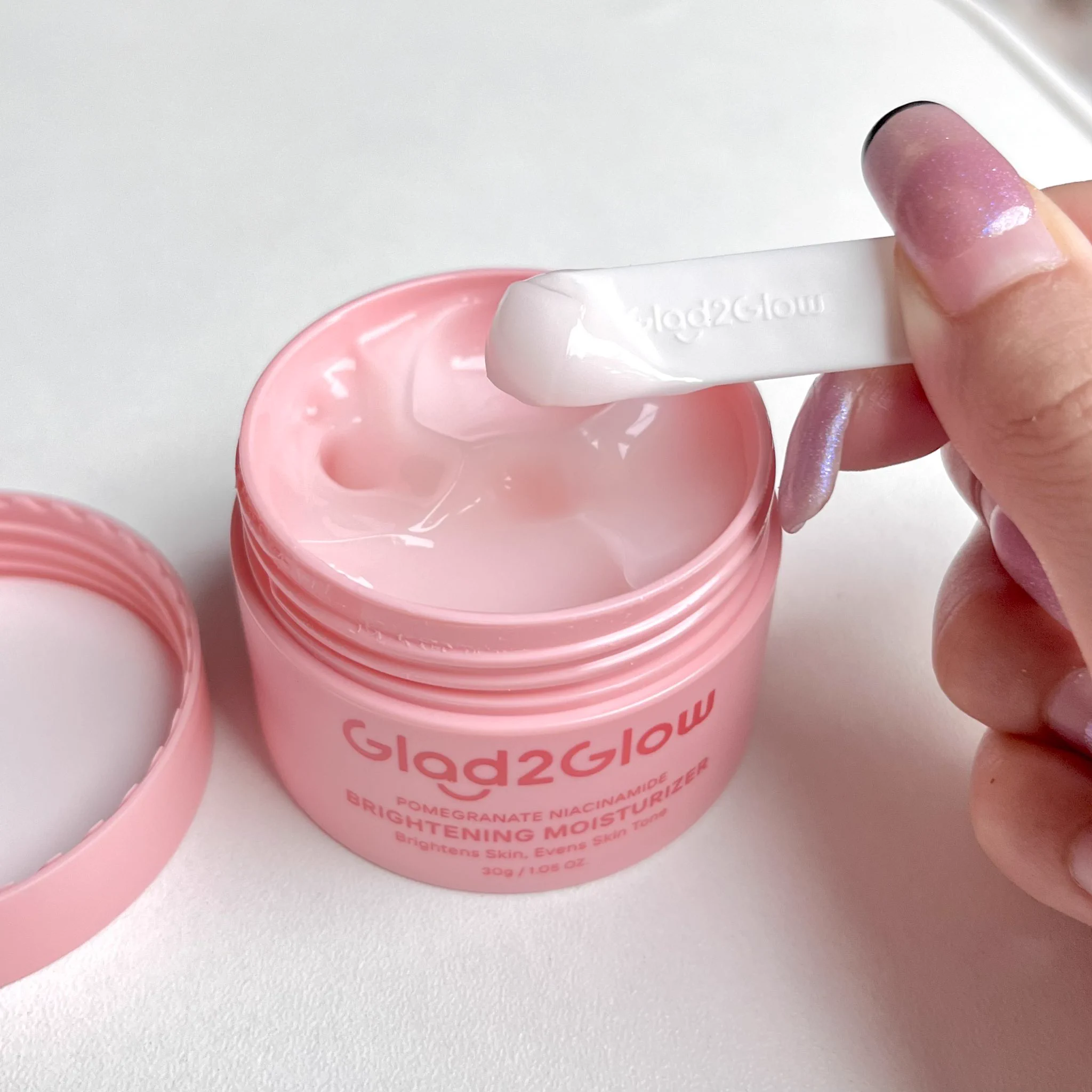 ป้ายยาาาา เซรั่ม Niacinamide + มอยเจอร์ ของ Glad2Glow คือบับบแกทำไมดีอย่างงี้ เป็นคู่หูที่ใช้บำรุงผิวหลักๆๆๆ หลังเที่ยวสงกรานต์เลยแหละ บำรุงให้ผิวใสผิวฉ่ำชุ่มชื้นขึ้น ลดรอยดำ สีผิวหมองคล้ำจากแดดได้ไวมากกกกก ประทับใจอ่ะ #ของดีบอกต่อ https://t.co/Pt50gjpDvn