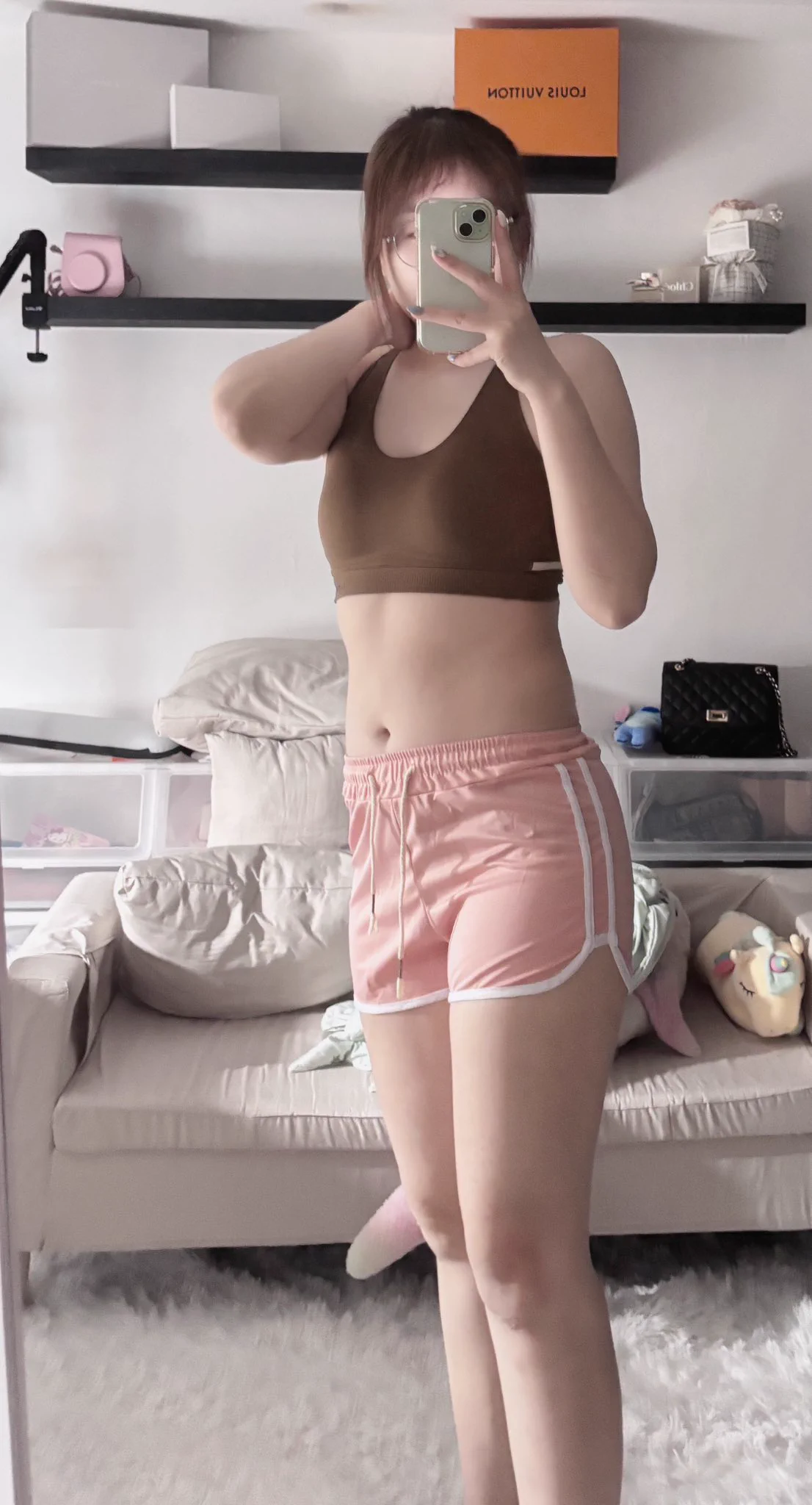 如果我穿這樣出去會不會想靠近我～😳 https://t.co/eIqVFKwqJd