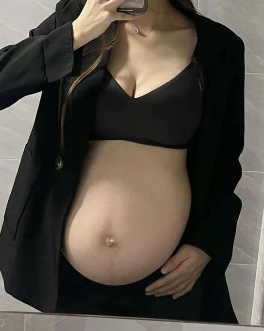 花期已经过咯，独自带娃的日子，加上工作的忙碌和生活的琐碎，让素颜成了常态。比起修饰，我更喜欢真实，毕竟萝卜青菜各有所爱，不喜欢的可以绕道。有眼缘的话，可以聊聊，试着相互了解，但前提是线下不干涉彼此的生活。我更倾向于成熟稳重的已婚男士，同城或临近城市的朋友会优先回复@JessicaOls87108 https://t.co/A6pTDP45uT