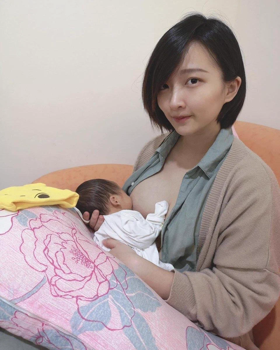我没开玩笑私信我真的会给你们发裸照色图的。😋 https://t.co/vLYG9d2srI