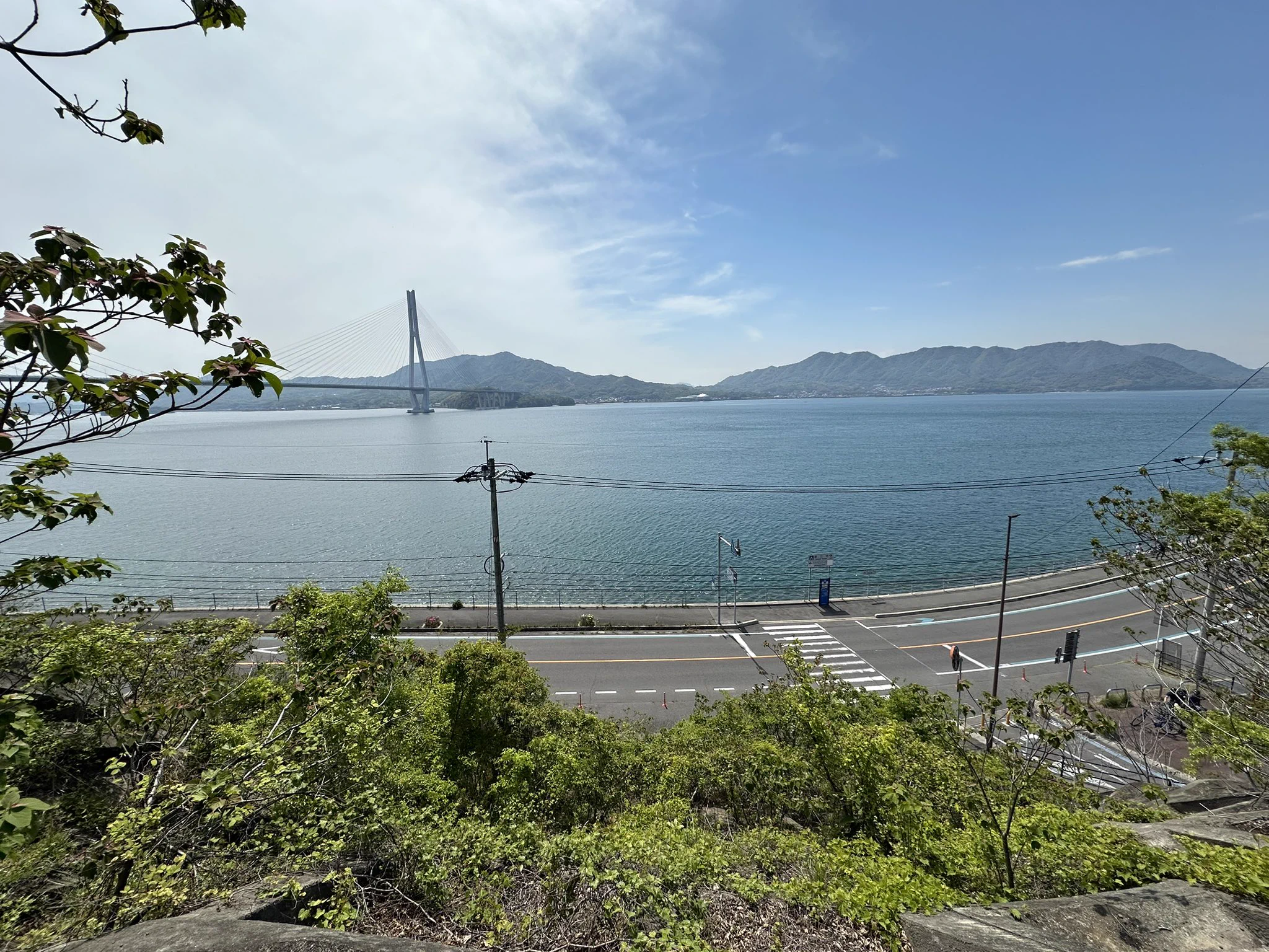 像个无业游民一样游到濑户内海骑行76km😵‍💫😵‍💫😵‍💫😵‍💫😵‍💫随时要掉进海里 https://t.co/pLsw4x9uPY