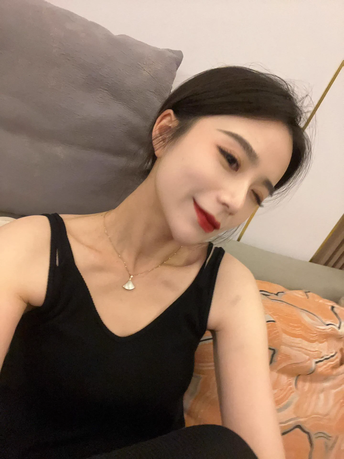 昨晚高潮了三次，现在还是痒🥹谁想约我，私信报名 https://t.co/BMq70OjnKP