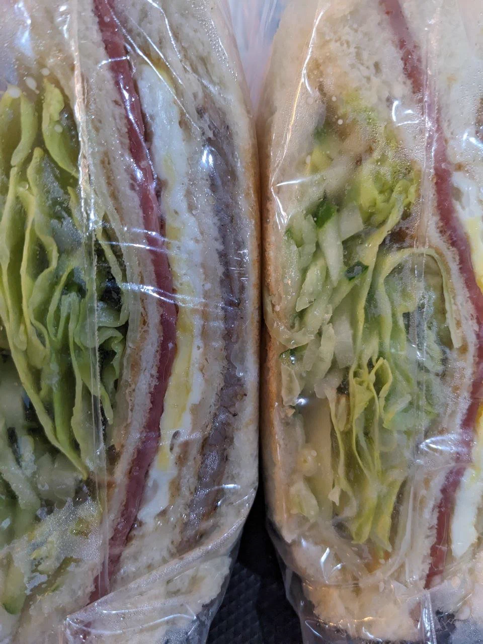 希望這個假期 店裏的生意會紅紅火火 跟店員一人一半 剛剛好 被誇奬說是世界上最好的老闆娘 XD 還會親自買早餐午餐甚至帶她出去吃 https://t.co/yUriwOCYNy