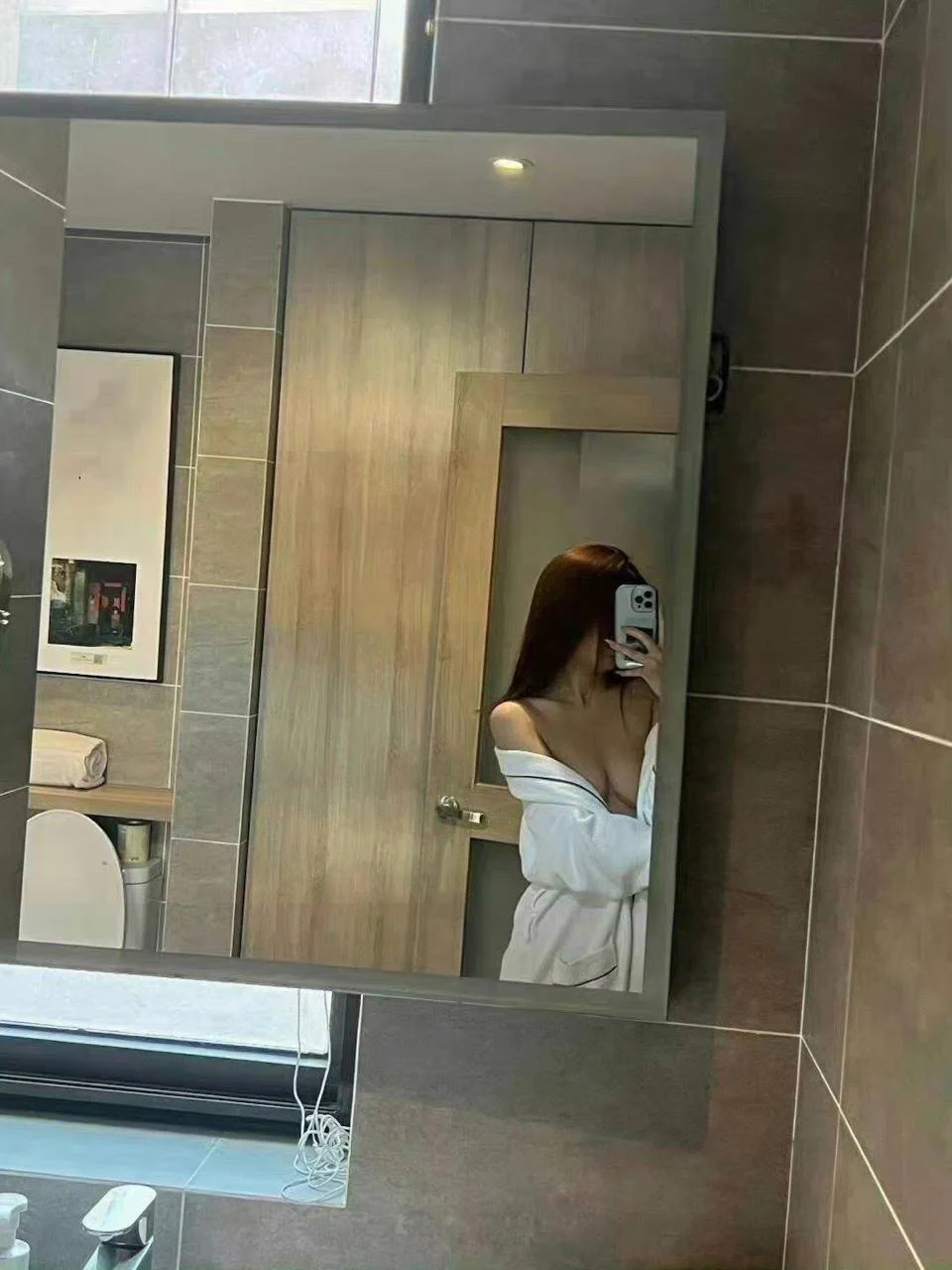 都说对女人来说，最幸福的假期就是开个房，然后走的最近的距离是去洗手间… 其实有时候比起猛烈的撞击，这种余韵过后的暧昧，也很让人沉醉～有没有理解这种感觉的，假期剩下的几天可以约一次哦… https://t.co/RXjxjmrzaD