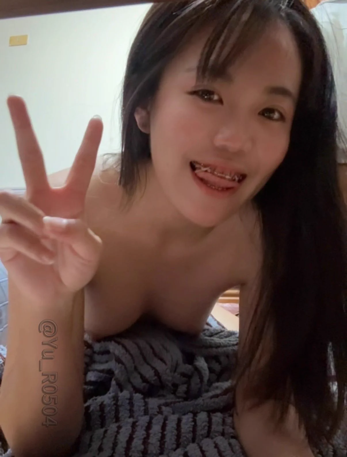 這幾天懶懶的 都沒有回留言🫣狗狗會改進的😁然後狗狗發現有人誤會了狗狗吃藥睡覺不是憂鬱症什麼的…是狗狗的腳腳問題 晚上不好睡覺🤣所以才吃藥藥🤣🤣 https://t.co/hJoY9Egla5