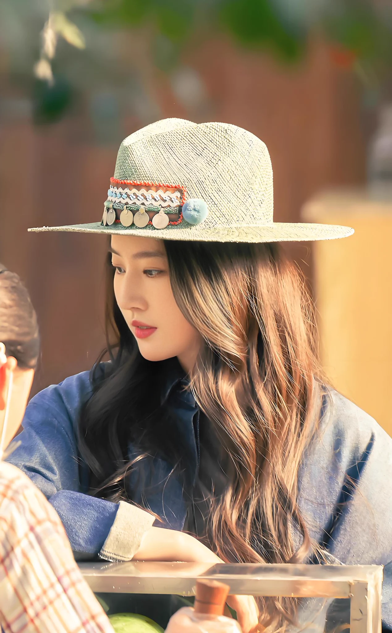 刘亦菲在公园游玩，真好看…刘亦菲祝大家五一劳动节快乐…#刘亦菲 #LiuYifei #CrystalLiu @LiuYifei1991 刘亦菲 liuyifei免费福利： https://t.co/e941PSDgDi https://t.co/bQ4HycgJTq