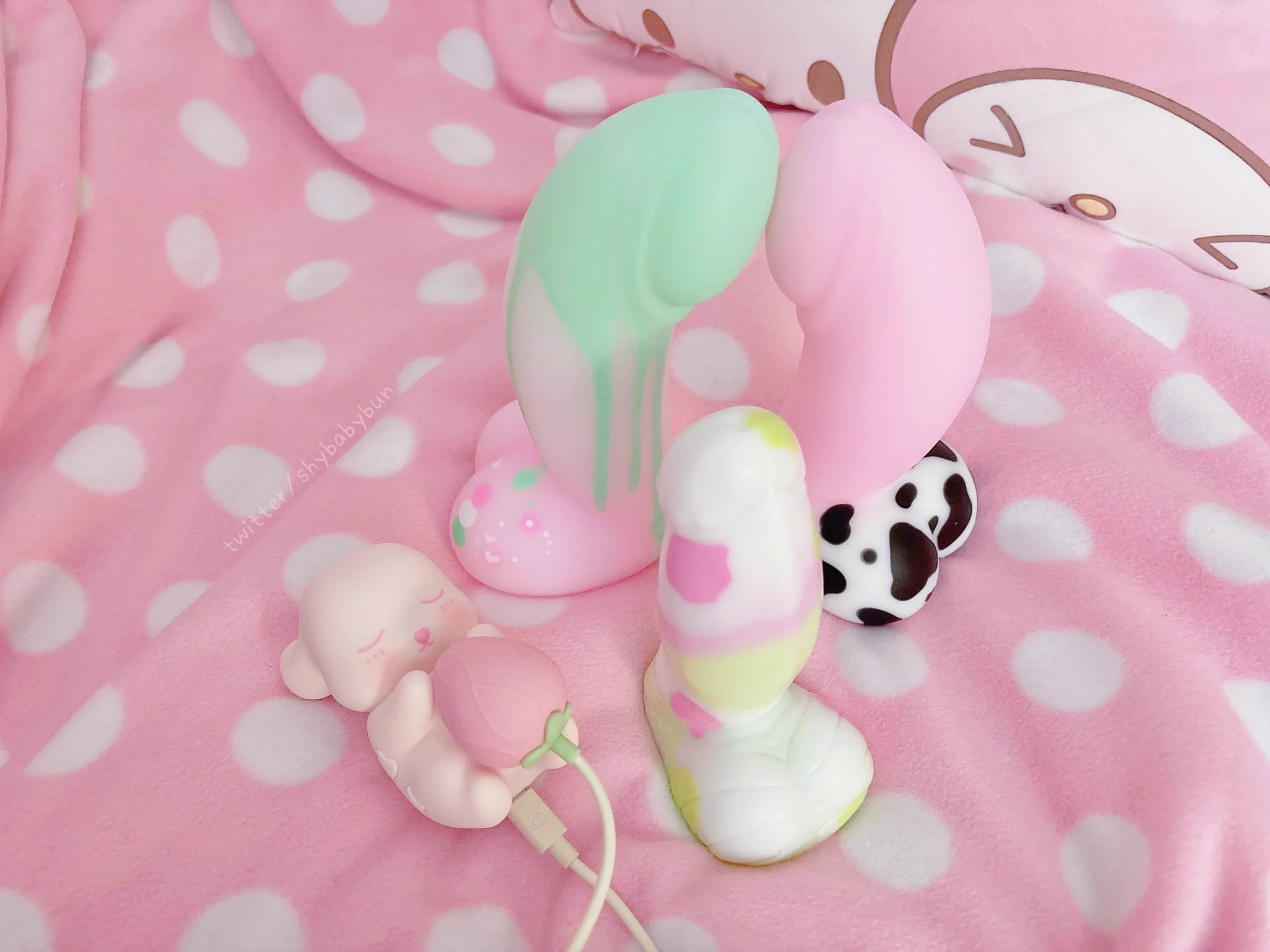 🌸 springtime toys i bought in April !! 🍡🫧🎀 small veld - @WyvernsVault 🎀 medium fitch - @Colorful_Cook https://t.co/0aFTdymzrE