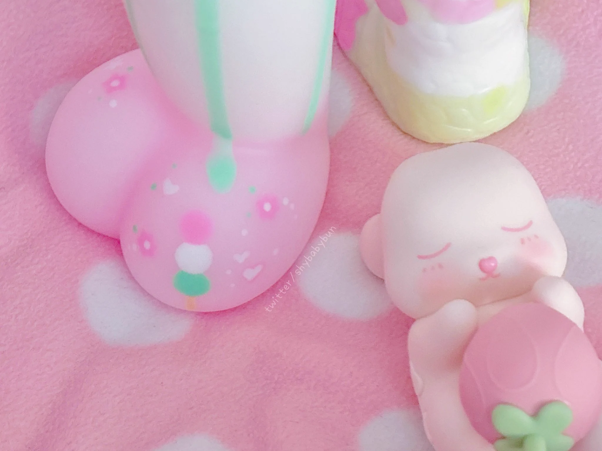 🌸 springtime toys i bought in April !! 🍡🫧🎀 small veld - @WyvernsVault 🎀 medium fitch - @Colorful_Cook https://t.co/0aFTdymzrE