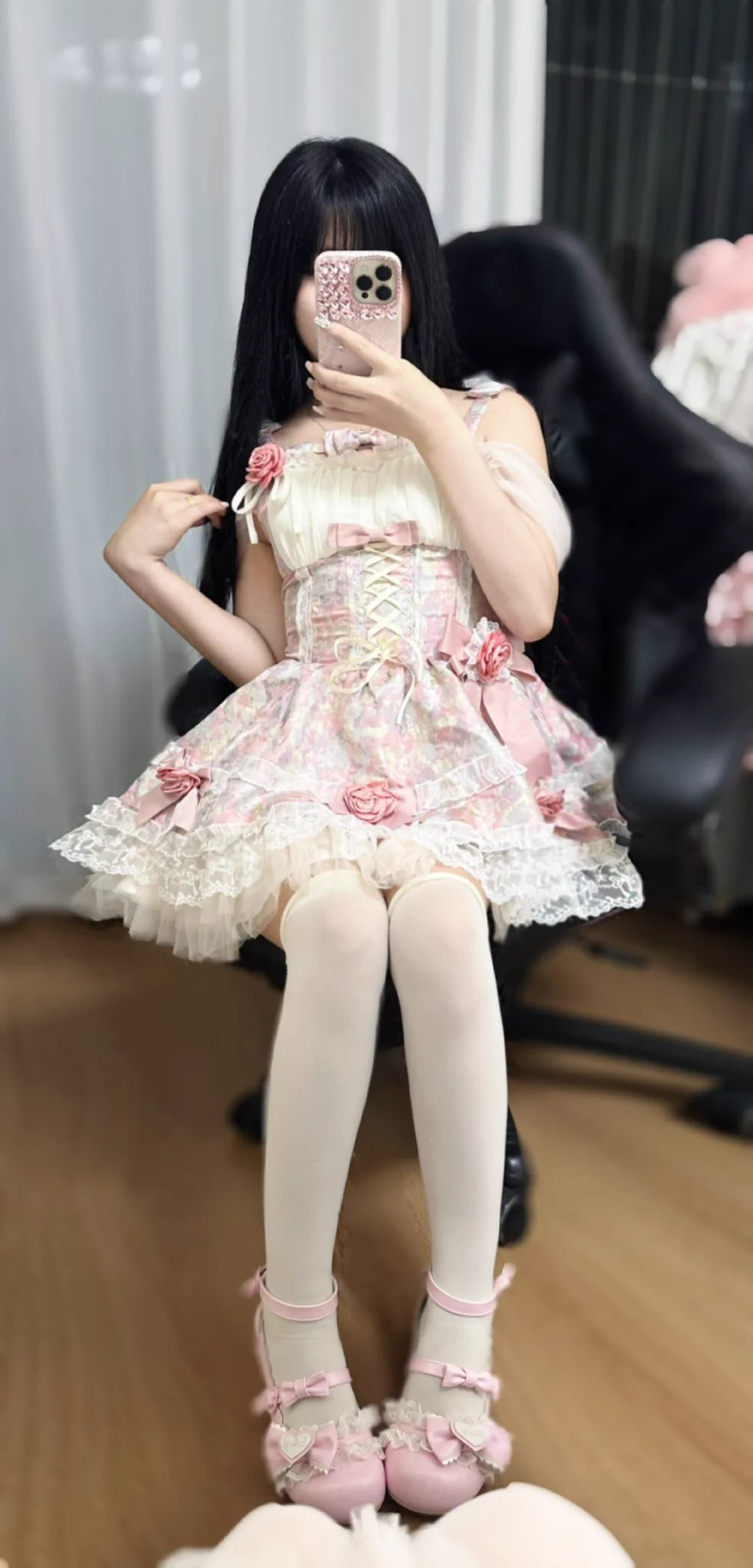 好想现实里可以遇到一些穿lolita会拍照的萌妹子和我玩…..真的很喜欢拍照 但是根本没人给我拍… https://t.co/d05clQvzth