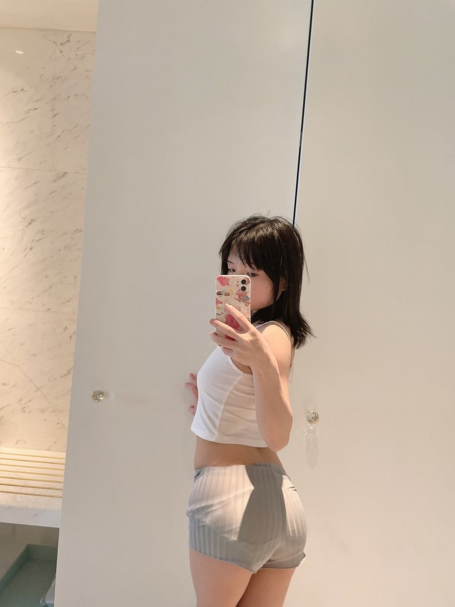 来看看我最性感的一面
#反差小母狗 #学生妹 https://t.co/3PfWq8xg3L