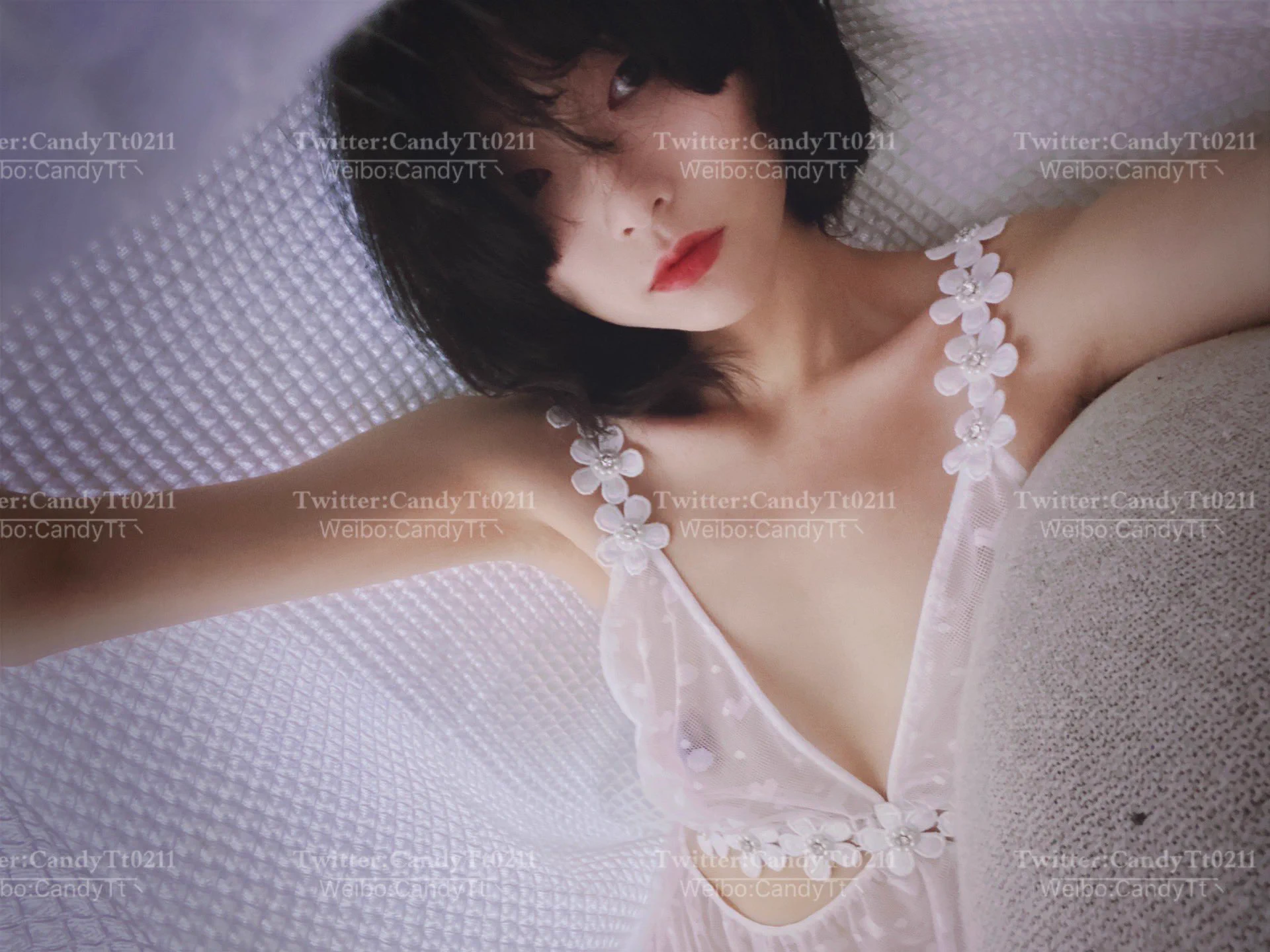 少一点遮掩，多一点发现。#贫乳 #反差女 #短发 https://t.co/tyKUBsulU6