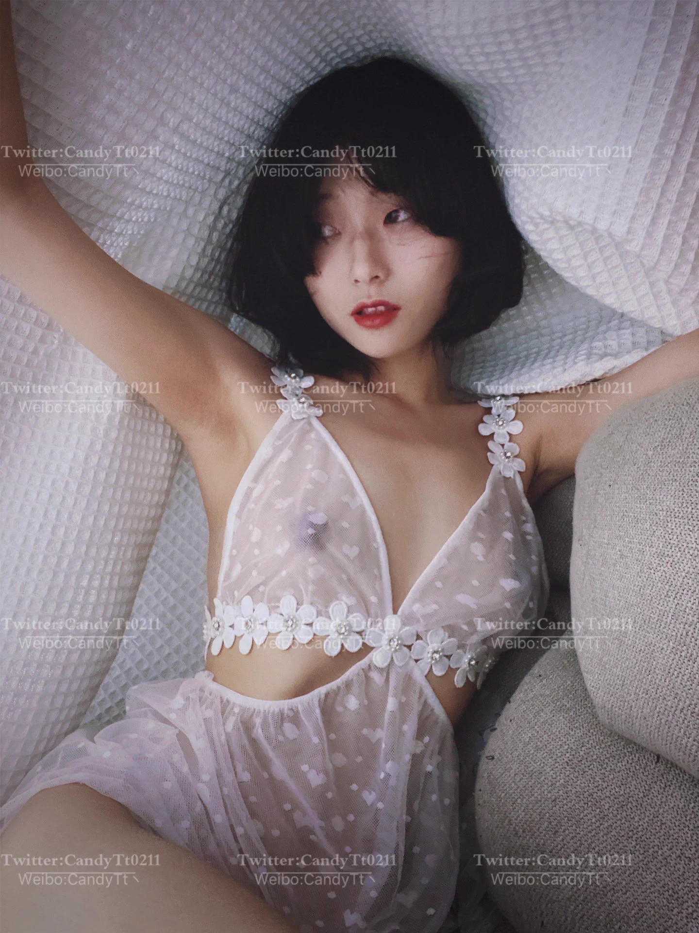 少一点遮掩，多一点发现。#贫乳 #反差女 #短发 https://t.co/tyKUBsulU6