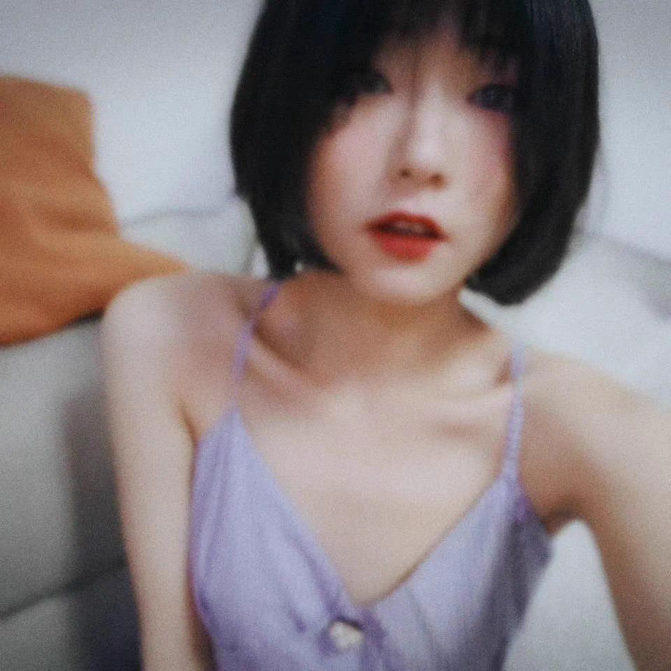 少一点矫揉造作，多一点真我。#贫乳 #反差女 #短发 https://t.co/ujk1GXPfsG