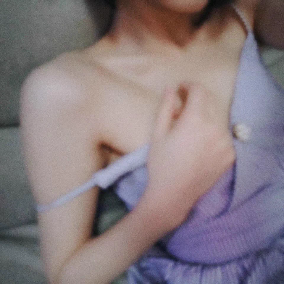 少一点矫揉造作，多一点真我。#贫乳 #反差女 #短发 https://t.co/ujk1GXPfsG