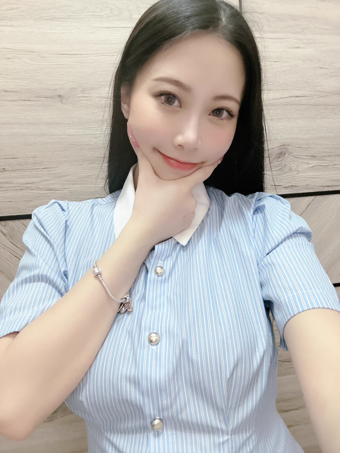 穿這件我看起來好像小護士👩‍⚕️來~🤭護士姐姐都準備好了你也準備好了嗎？ https://t.co/P6taHRhi4G