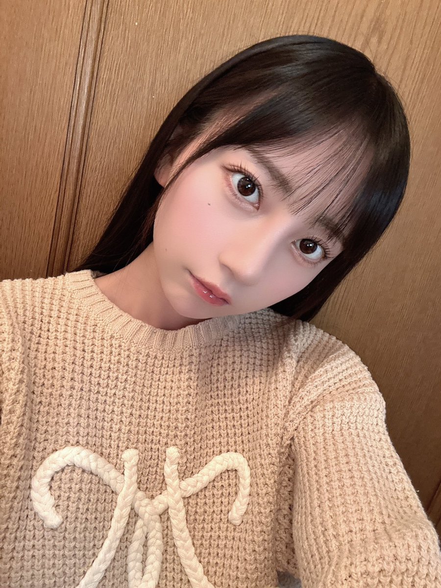 今日はカラコンなし👀前髪伸びてる https://t.co/UQ1Sqeyx3C