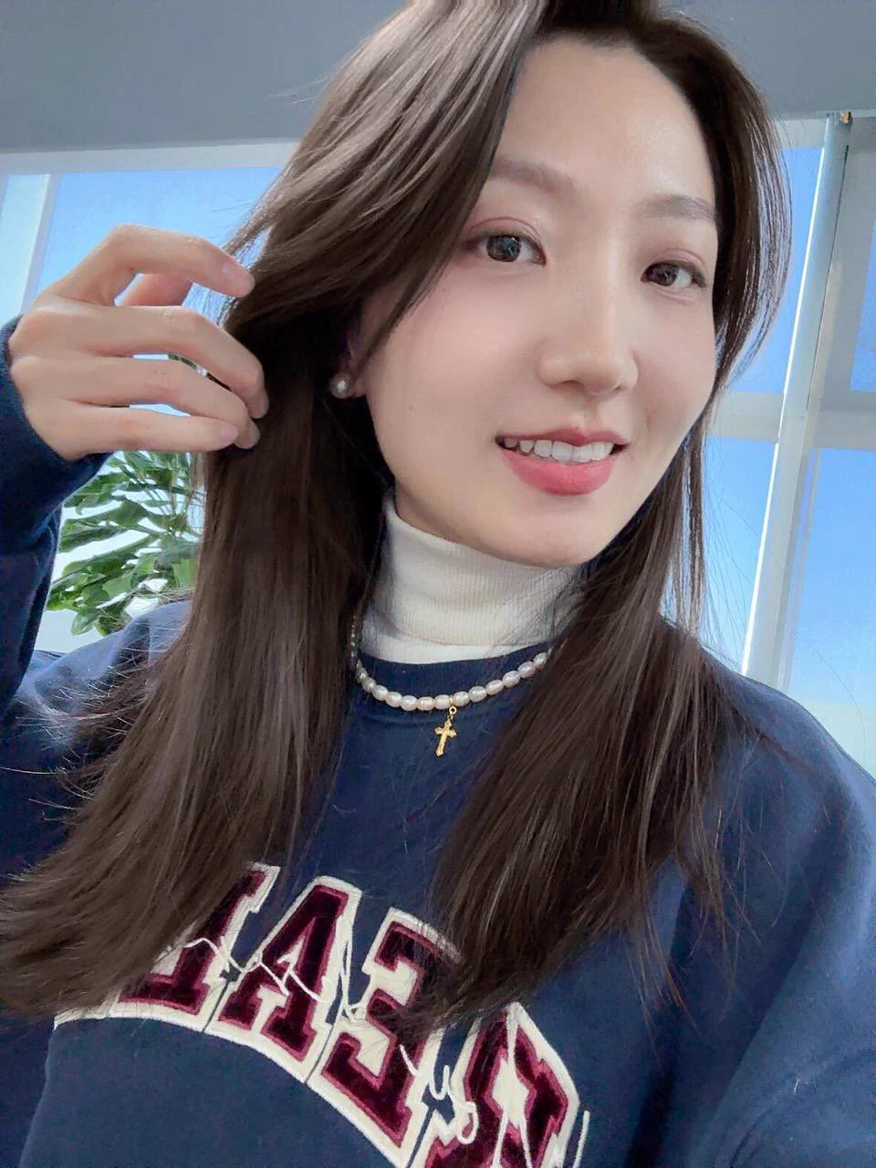 上班的时候同事都说我是国泰民安脸少妇，其实放假的时候还是个网瘾少妇啦。以前坐在这个位置看剧打游戏，现在更喜欢刷推特看黄色小视频，是不是被毒害了… 看得姐姐什么都想试试，比如约一次什么的，推特真的能约到吗～ https://t.co/UeZOWbmLGF