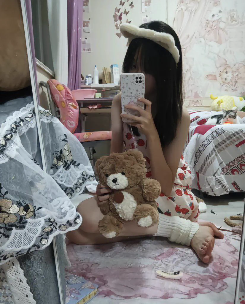 06年的  需要钱钱  想开苞第一次、有没有好心人援助啊！ #处女 #母狗 #学生 https://t.co/0pjlwWVLN0