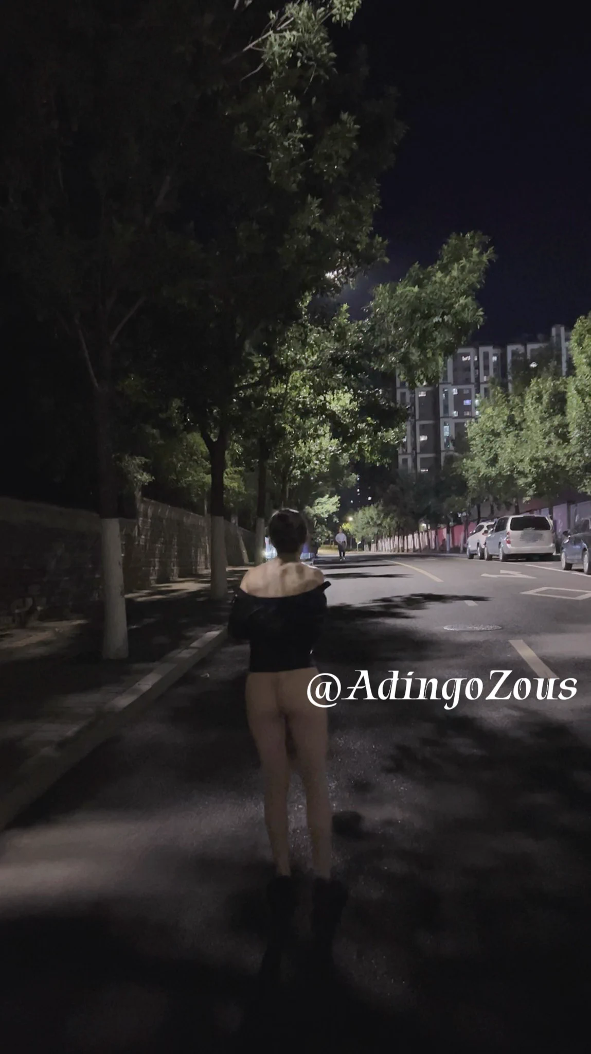 看到人不要慌，先跟他对视两个回合#露出 #丝袜 https://t.co/LFPcD7LL4Y