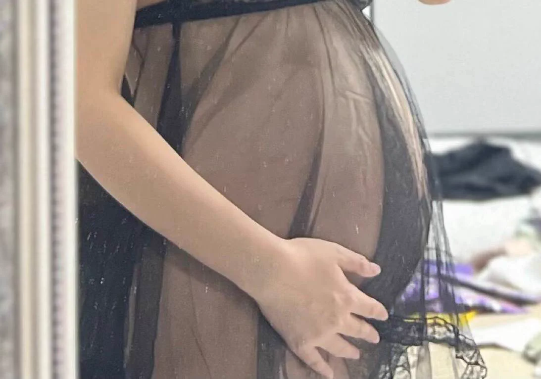 谁说的怀孕就不能很性感了～这睡衣真的很舒服… https://t.co/mJBVJ2ICay