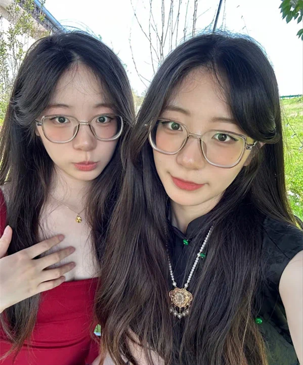 我和我的双胞胎姐妹，想看我们私密照的点赞🤭偷偷发给你看，私信自取. #双胞胎 #姐妹花 https://t.co/DZmIuGvX86