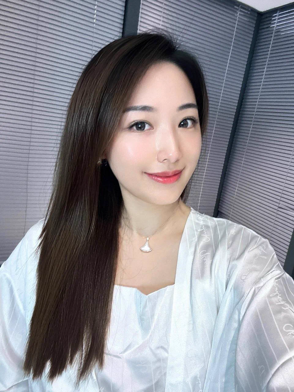 果然一旦潘多拉的魔盒被打开就再也关不上了❤️自从上次在x上体验约网友这种未知的刺激感之后就一直引诱着我彼此不会在乎现实生活只有互相享受肉体的欢愉，又约了一个大叔网友没有废话直接开房了～在这难以被满足年纪里，大叔沉稳的技术让我欲罢不能，简直太爱了😍想看活动视频的点赞➕私信，粉丝优先 https://t.co/9t7C7xmmDe