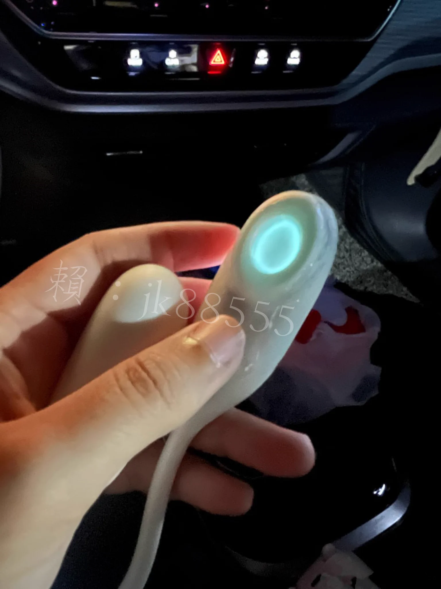 老闆說送我一個禮物沒想到是送我這個他是想對我表達什麽？難道知道我很缺 https://t.co/XIT4xTcjXe
