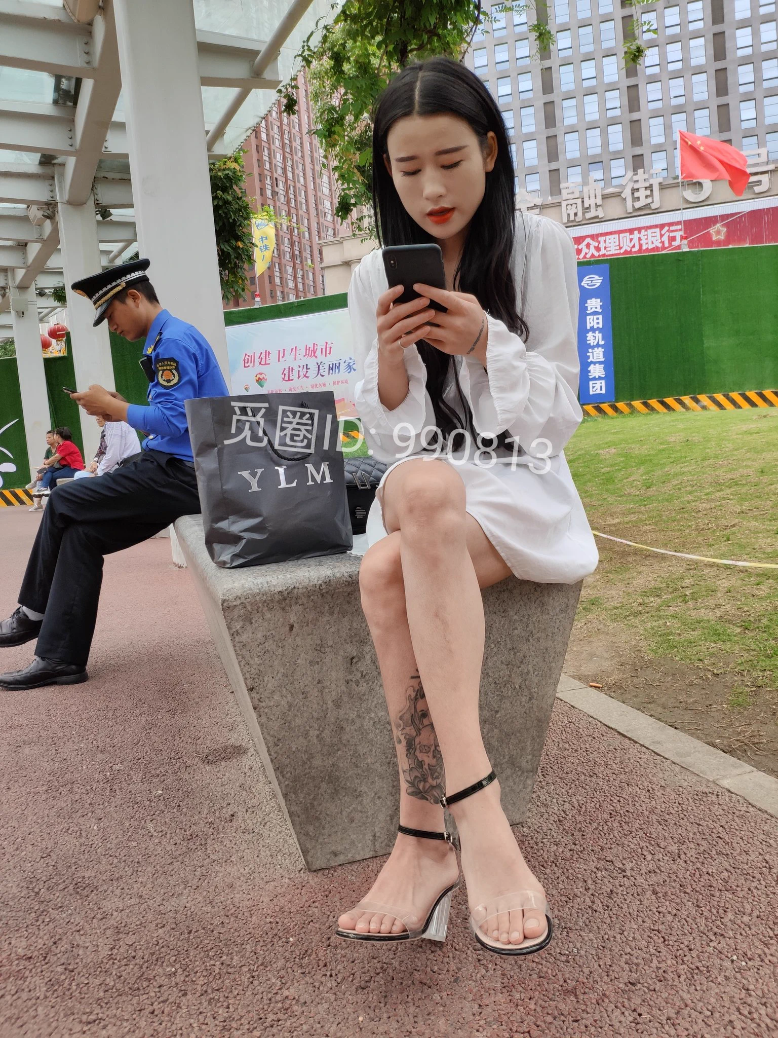 性感纹身小骚货#美腿 #人妻少妇 #街拍美腿 https://t.co/N07HTEe2gl